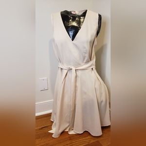 🧡2/$15 Bundle**Issi knee length peach dress size large